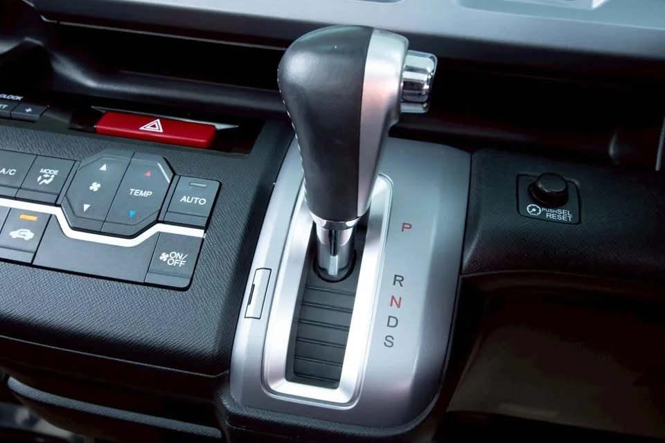 2014 Honda Stepwgn IV 2