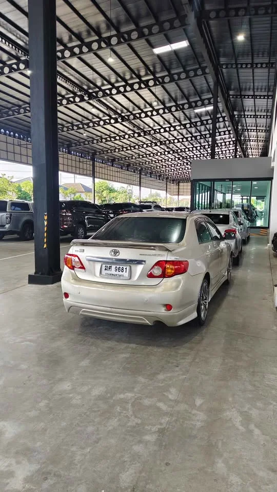 2010 Toyota Corolla Altis X (E140) 3