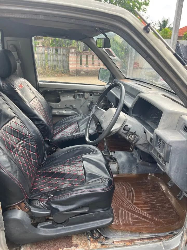 1995 Mitsubishi Triton II 2