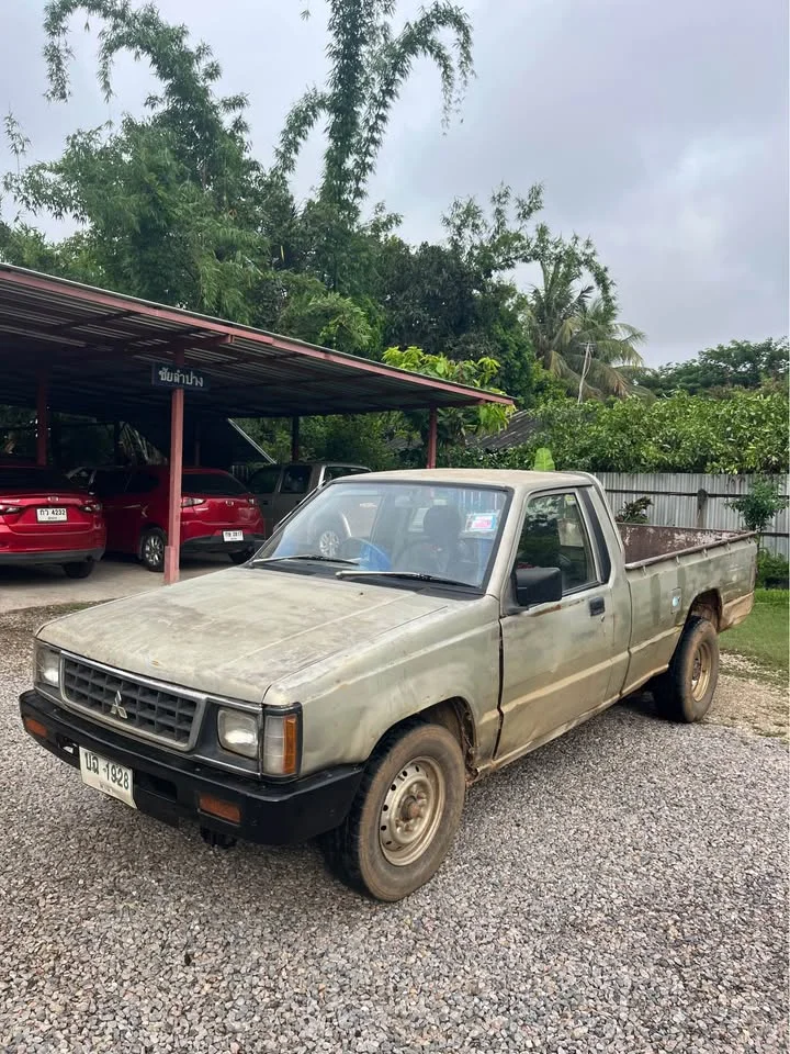 1995 Mitsubishi Triton II 3