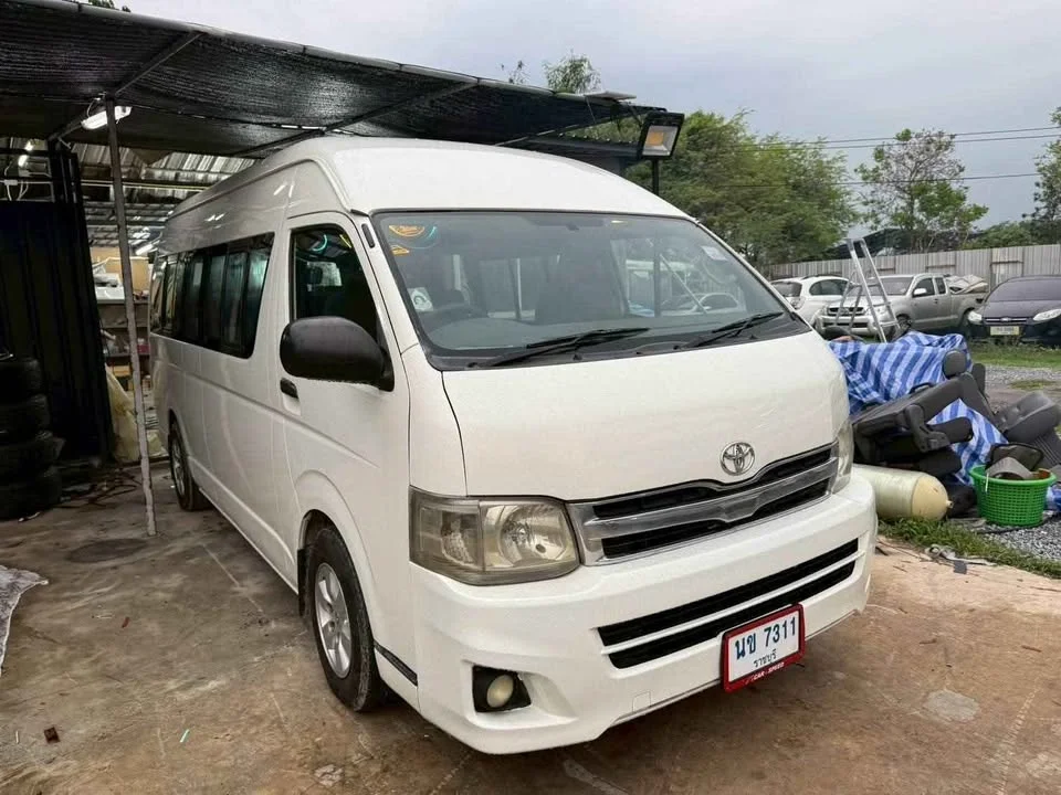 2011 Toyota Commuter V (H200) 2