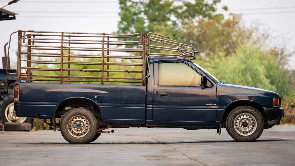 1996 Isuzu TFR III 2