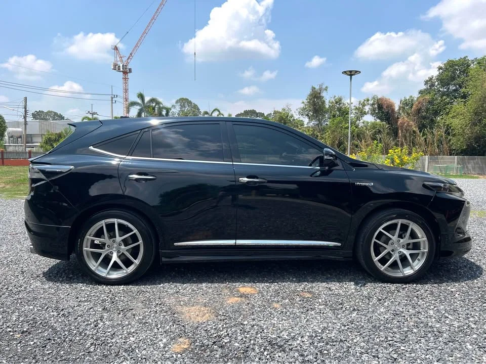 2015 Toyota Harrier III 2