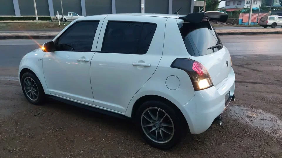 2011 Suzuki Swift I 3
