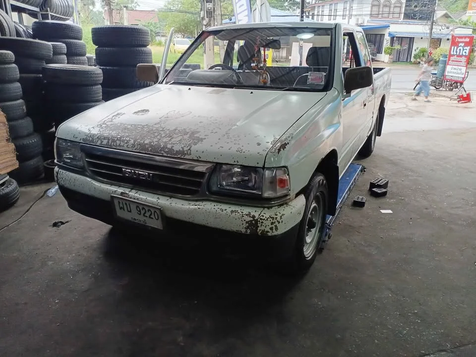 Isuzu TFR III 3