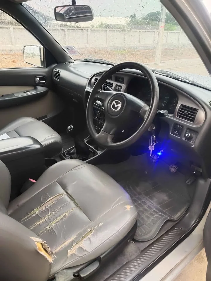 2004 Mazda 2500 Fighter V 3