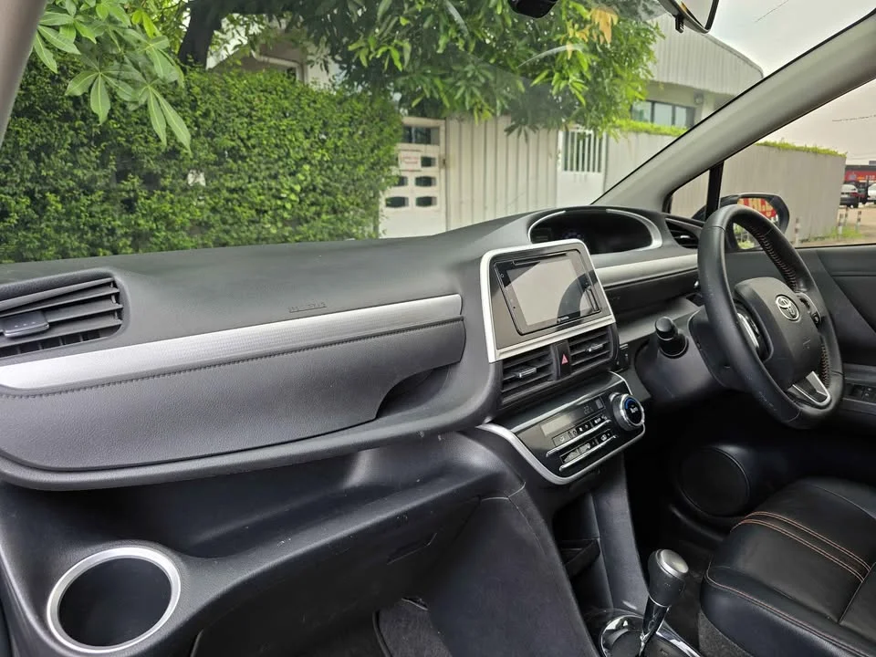 2021 Toyota Sienta II 2