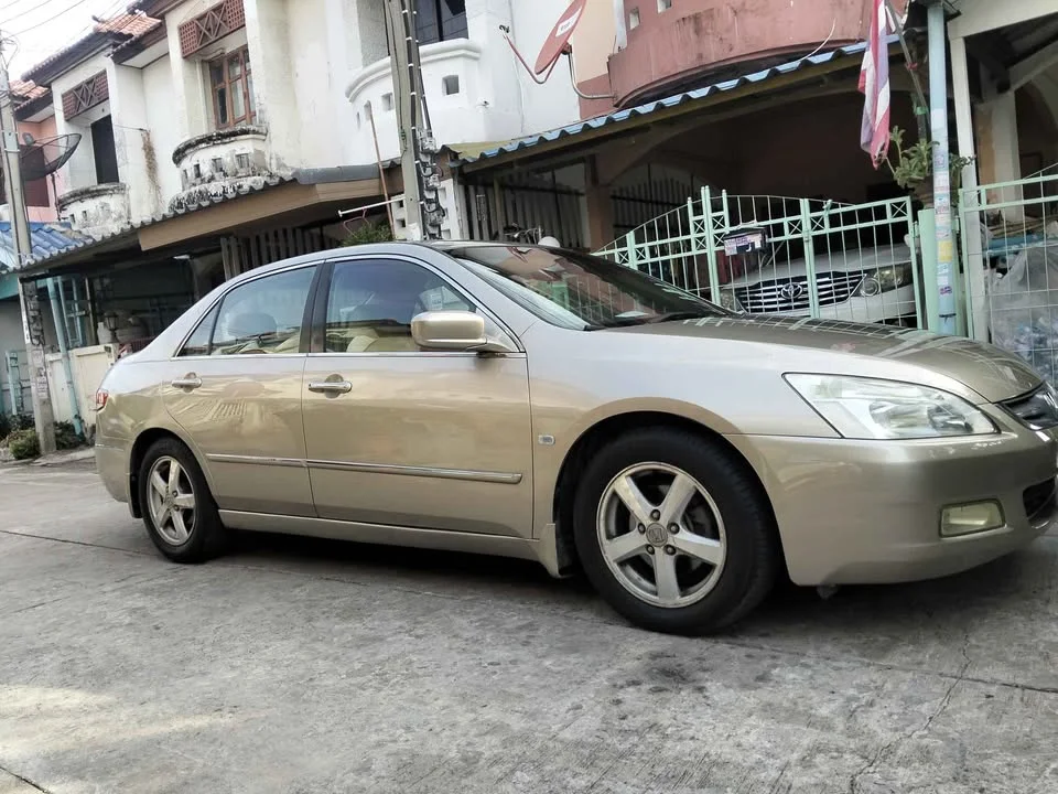 2003 Honda Accord VII 3