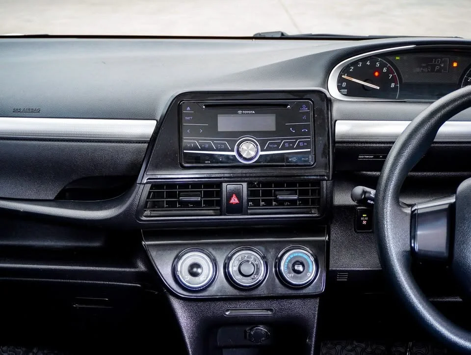 2018 Toyota Sienta II 3