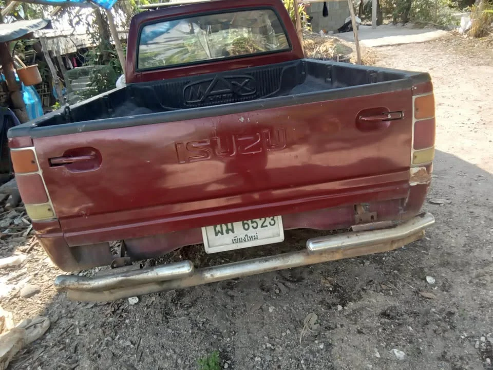 2000 Isuzu TFR III 2