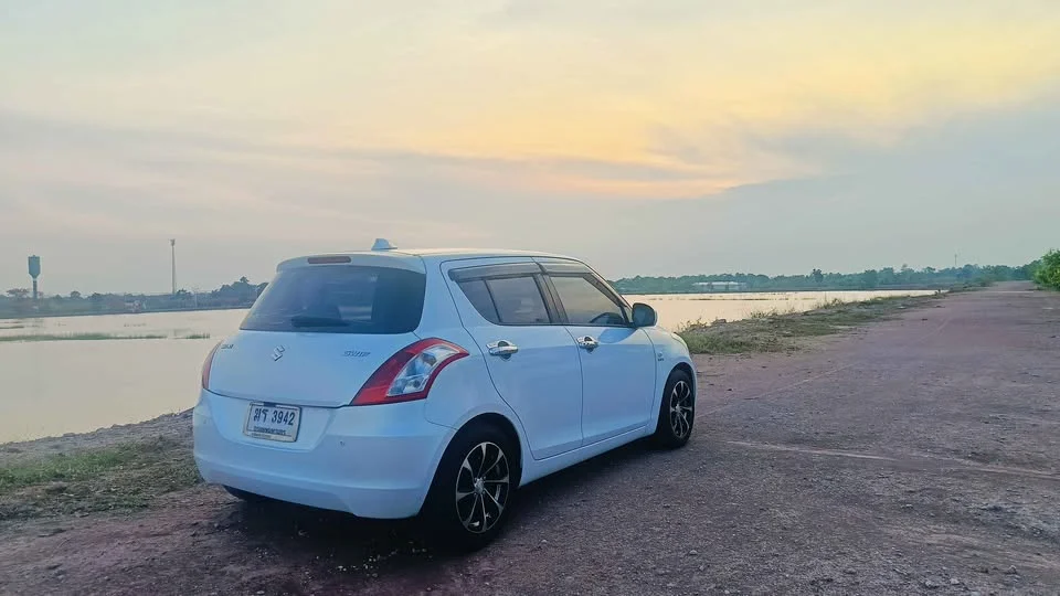 2012 Suzuki Swift II 3