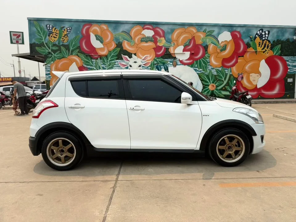 2013 Suzuki Swift II 3