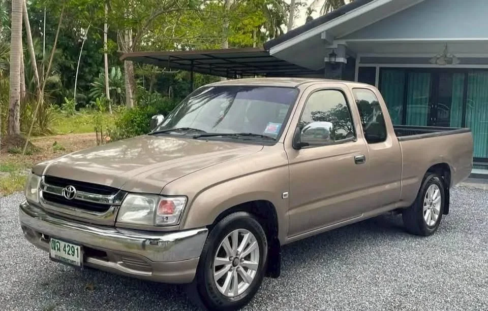 2004 Toyota Hilux Tiger VI 2