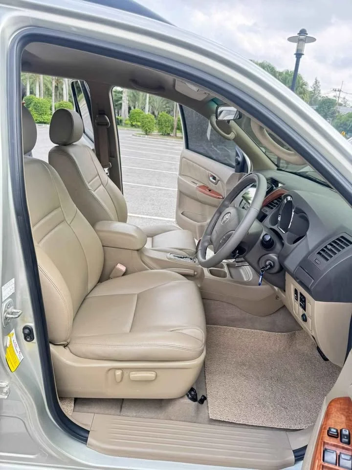 2010 Toyota Fortuner I 3