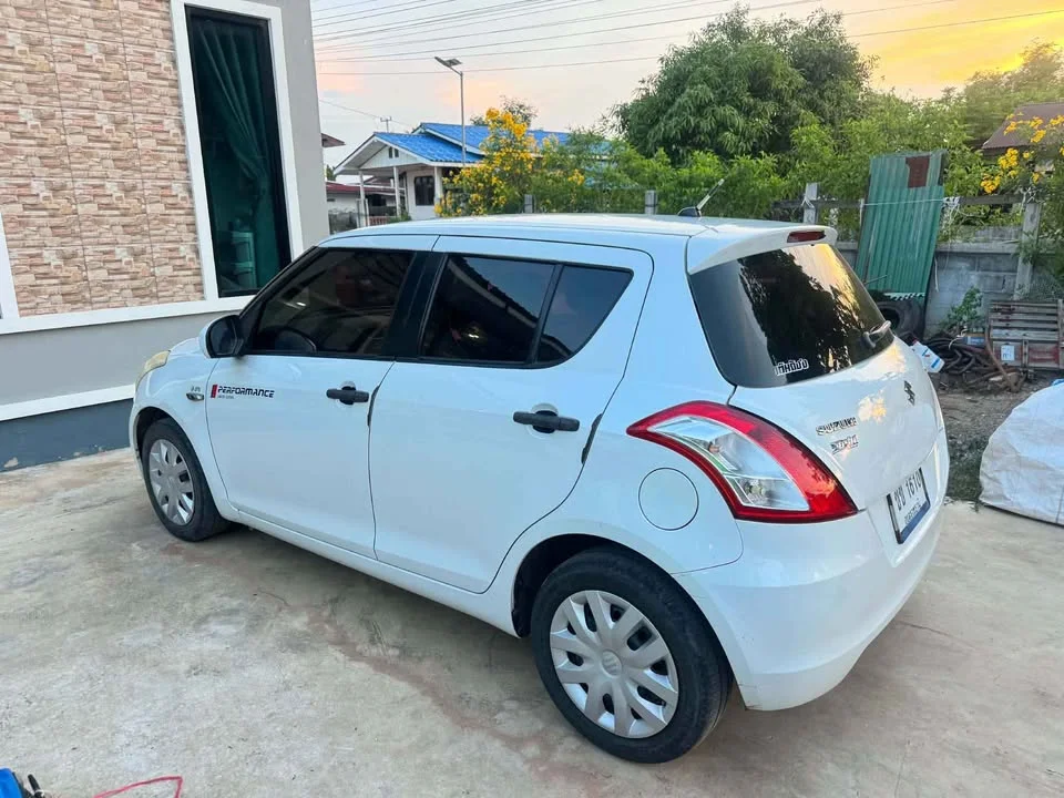 2012 Suzuki Swift II 3