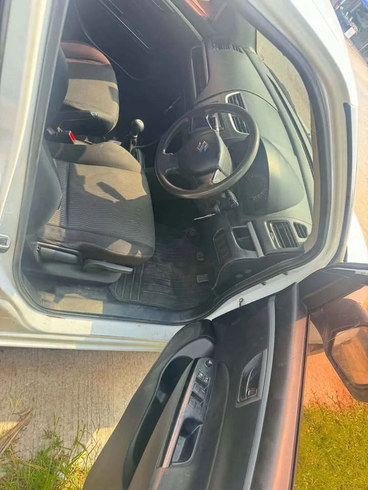 2012 Suzuki Swift II 2
