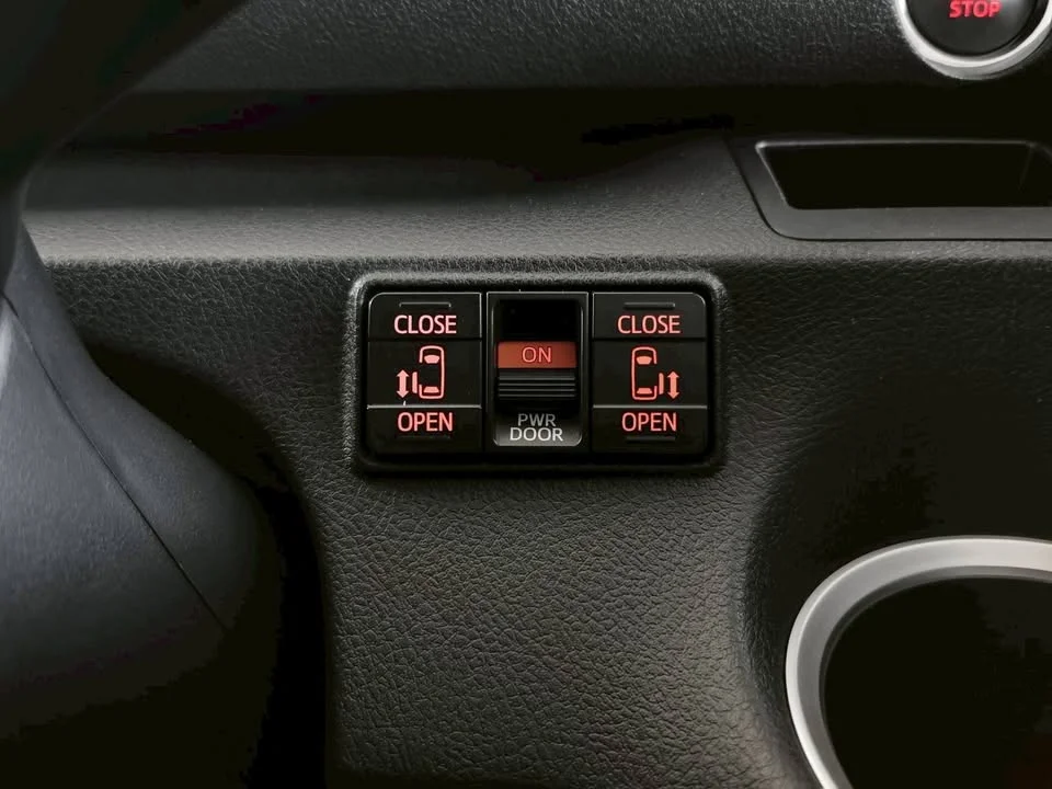 2018 Toyota Sienta II 2