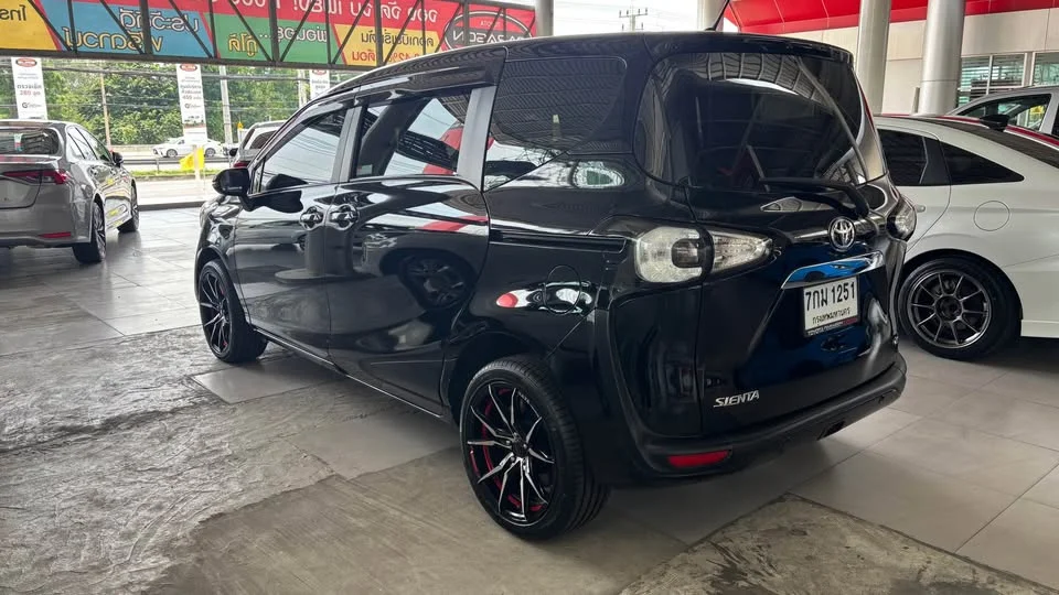 2018 Toyota Sienta II 2