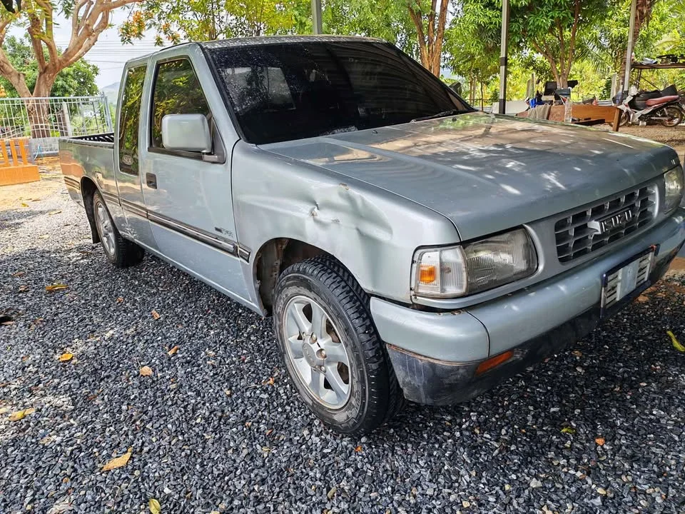1996 Isuzu TFR III 3
