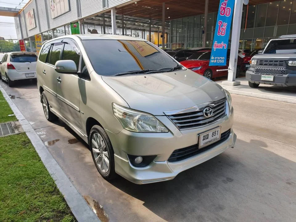 2012 Toyota Innova I 2