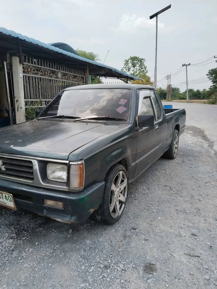 1999 Mitsubishi Triton II 2