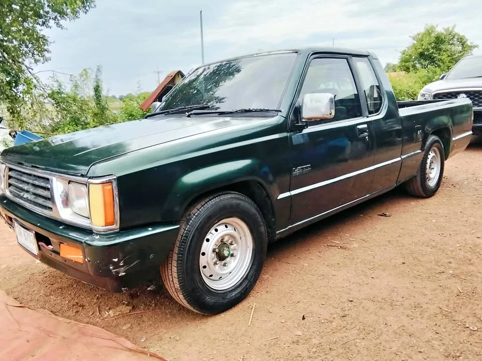 1988 Mitsubishi Triton II 2