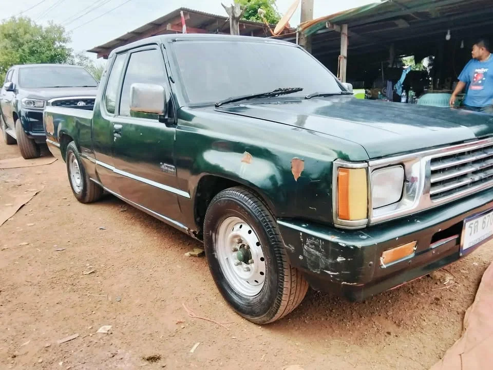 1988 Mitsubishi Triton II 3