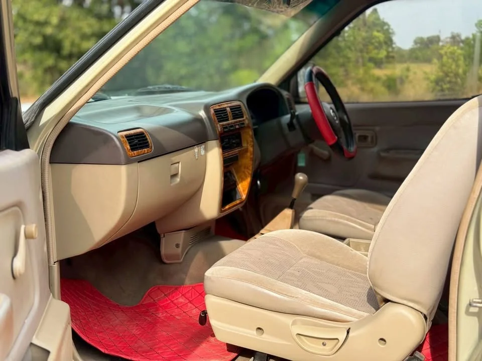 2004 Nissan Frontier I 3