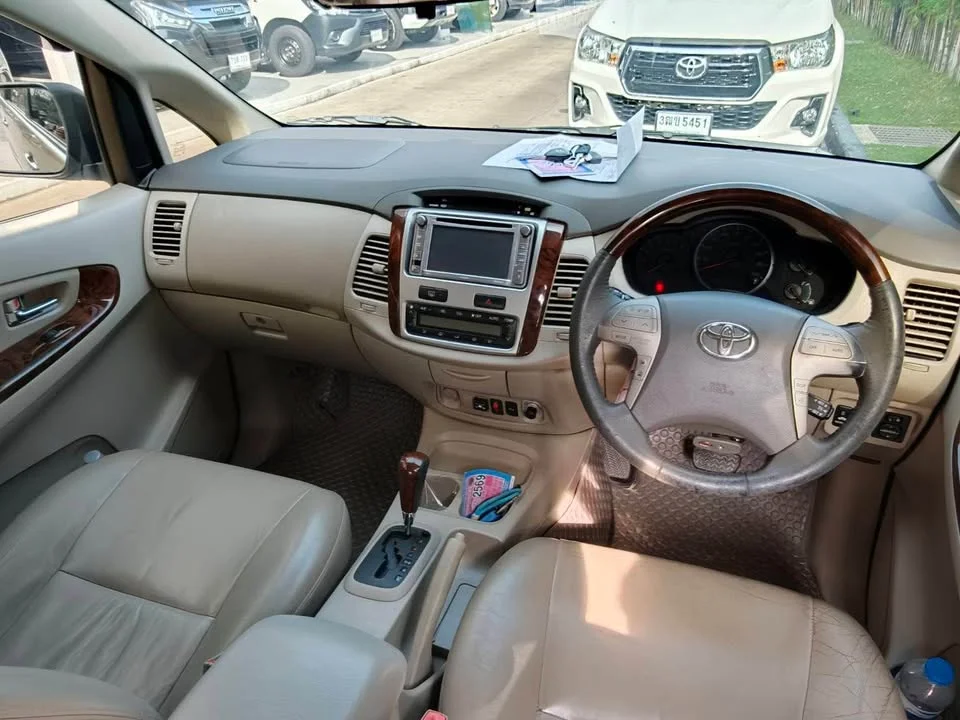 2012 Toyota Innova I 2
