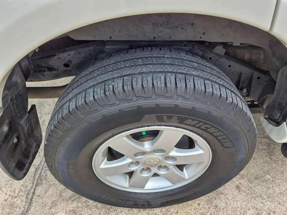 2010 Mitsubishi Pajero Sport II 2