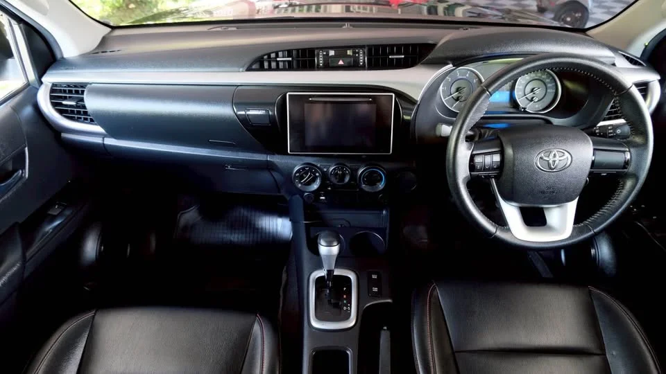 2018 Toyota Hilux VIII 2