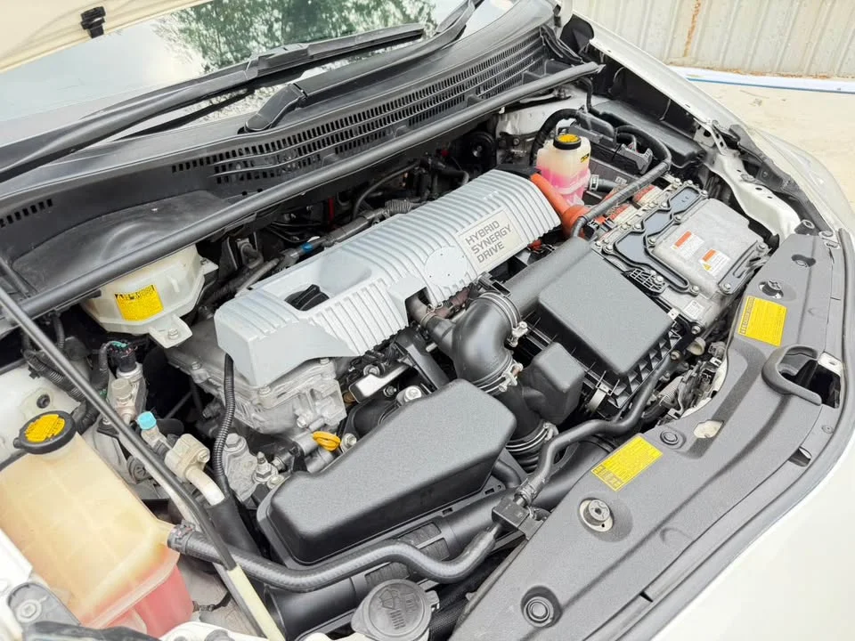 2013 Toyota Prius III 3
