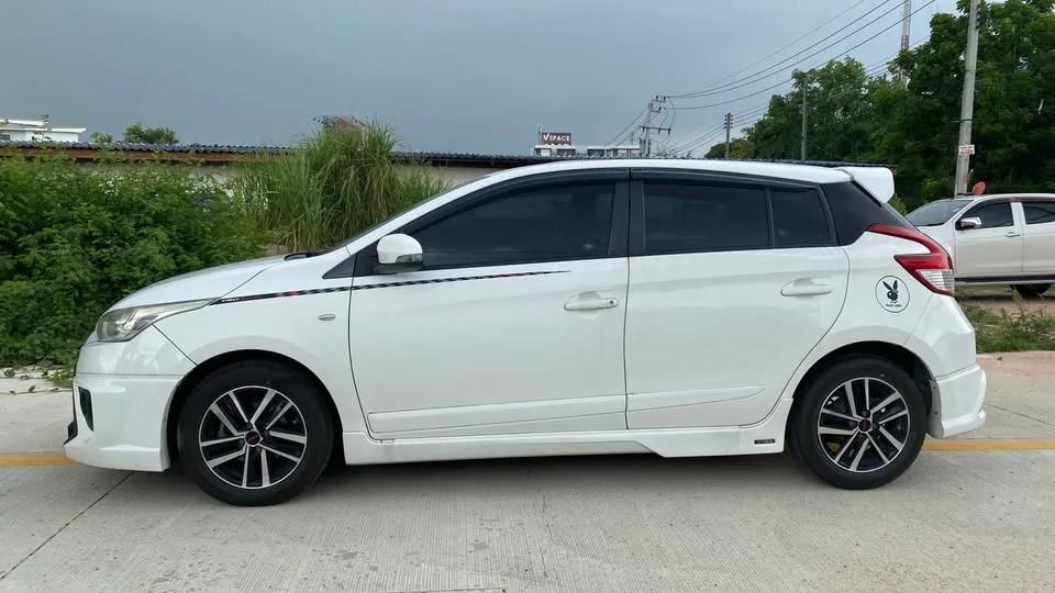 2014 Toyota Yaris III 2