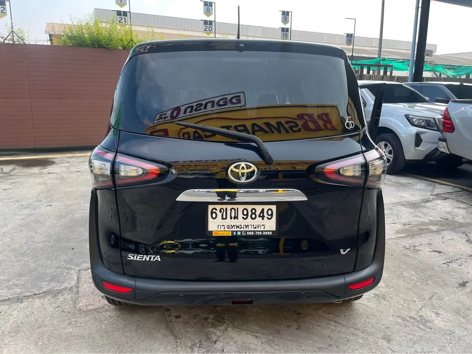2023 Toyota Sienta II 2
