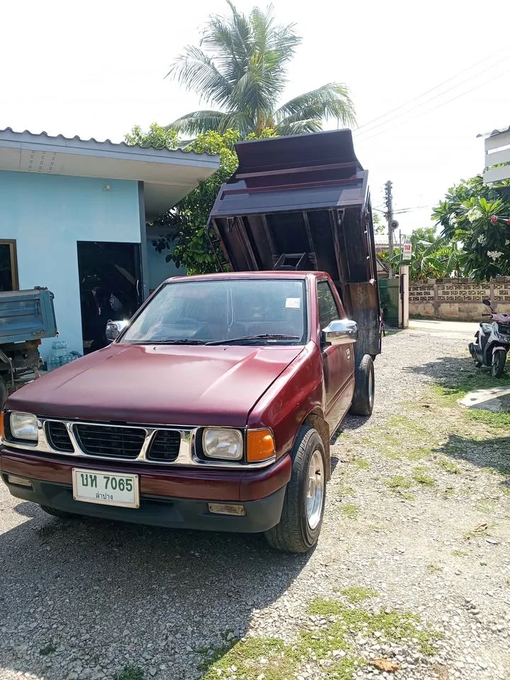 1996 Isuzu TFR III 2