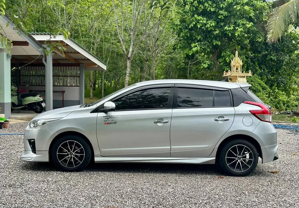 2015 Toyota Yaris III 2
