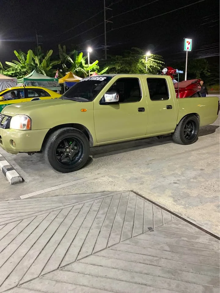 2003 Nissan Frontier I 3