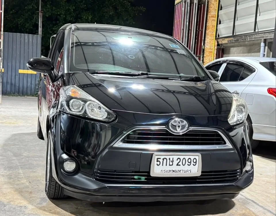 2017 Toyota Sienta II 3