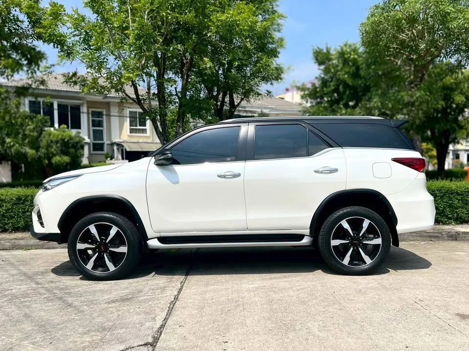 2019 Toyota Fortuner II 2