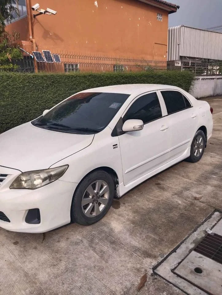 2013 Toyota Corolla Altis X (E140) 2
