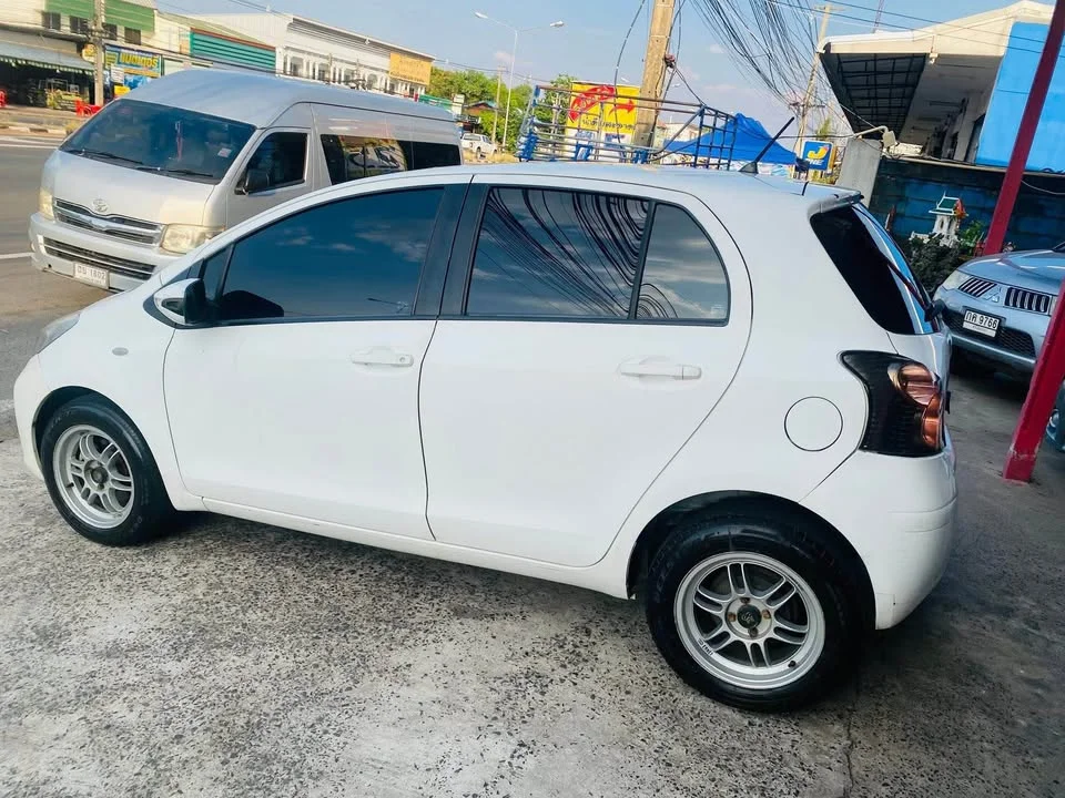 2009 Toyota Yaris II 2