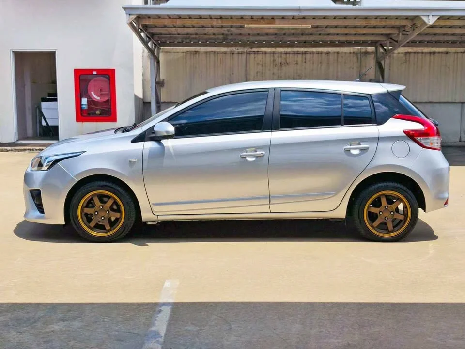 2015 Toyota Yaris III 2