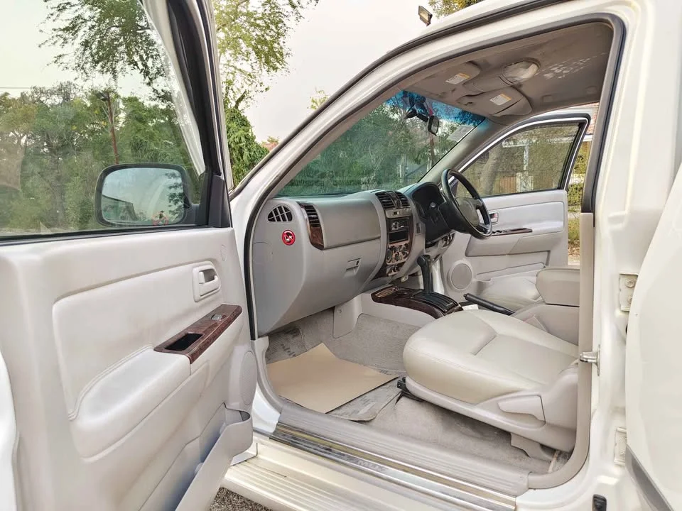 2006 Isuzu MU-7 2