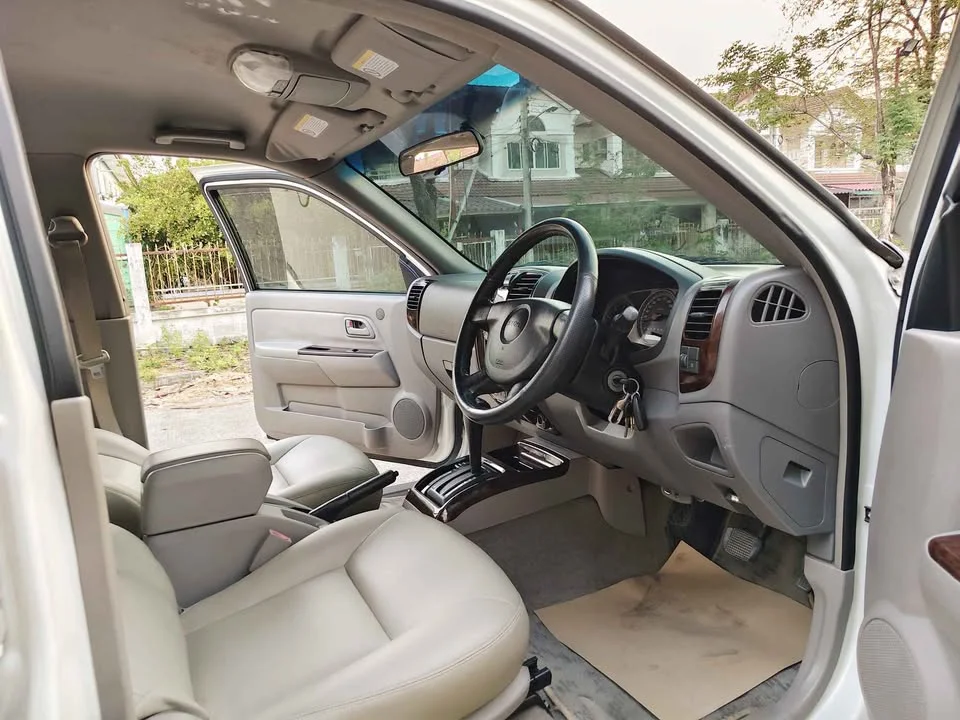 2006 Isuzu MU-7 3
