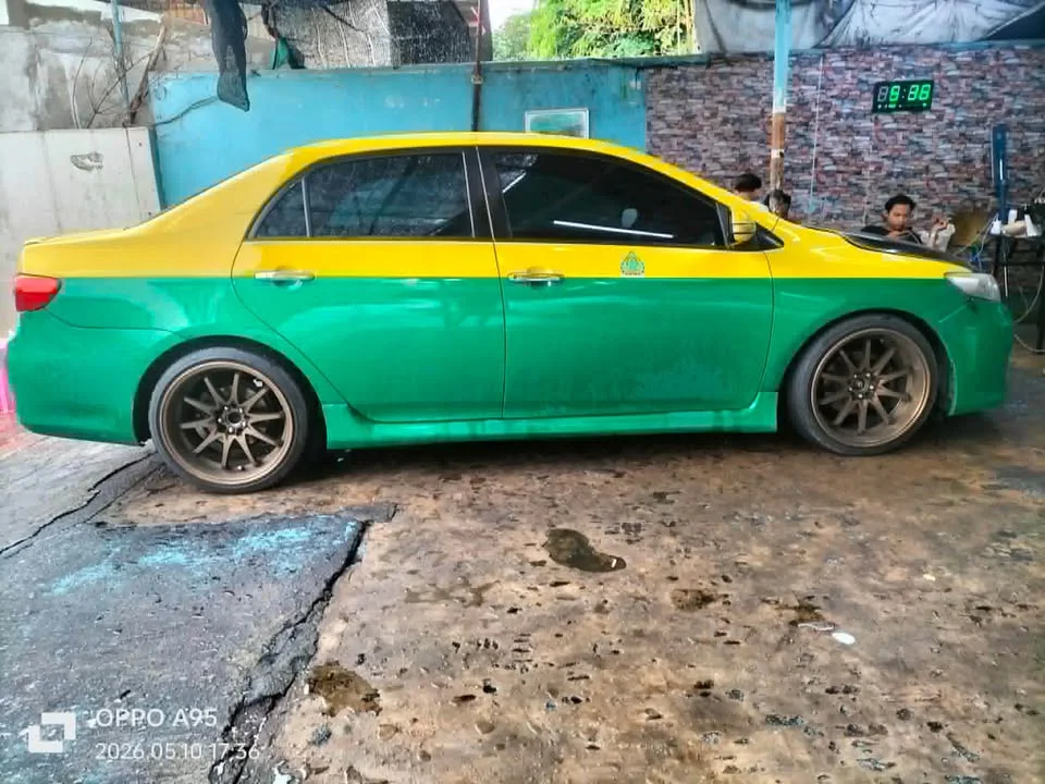 2011 Toyota Corolla Altis X (E140) 2