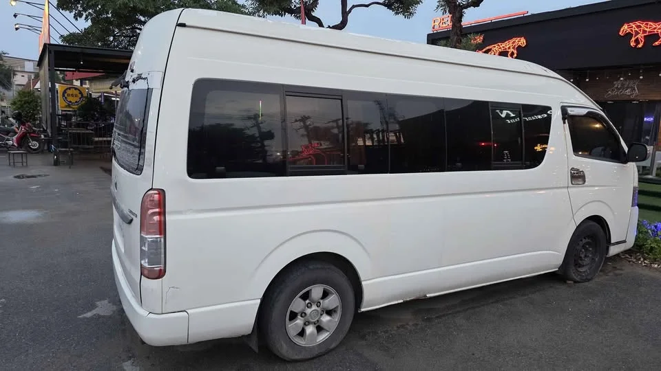 2009 Toyota Commuter V (H200) 2