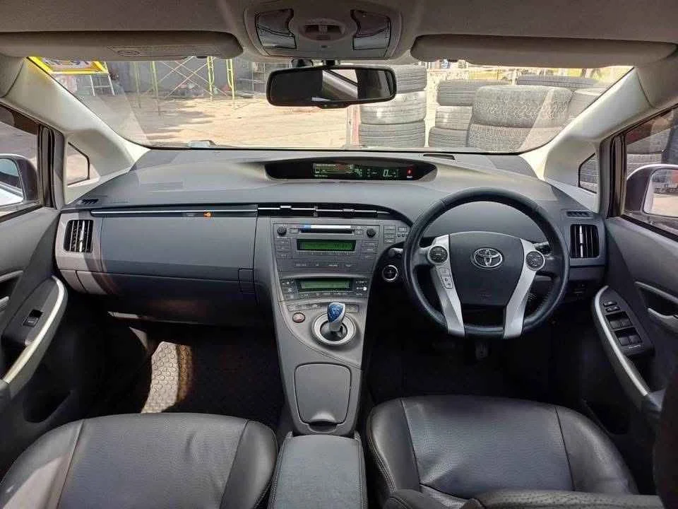 2011 Toyota Prius III 2