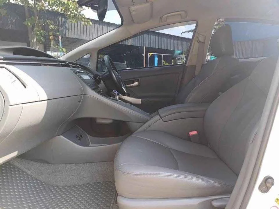 2011 Toyota Prius III 3
