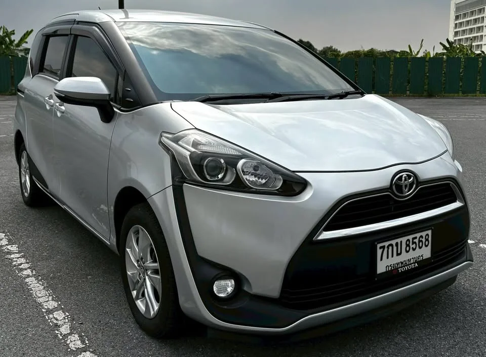 2018 Toyota Sienta II 2