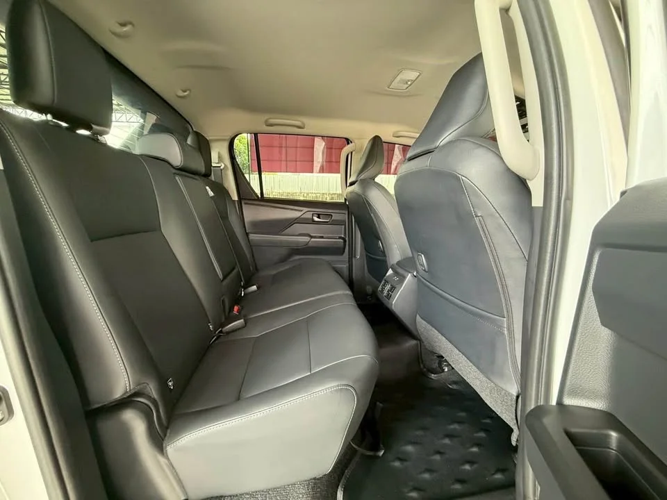 2025 Toyota Hilux VIII 3